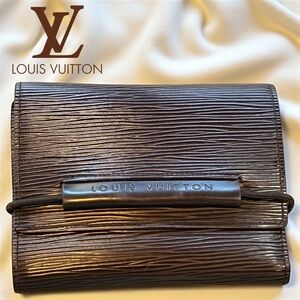 LOUIS VUITTON 
Epi Porte-Monnaie Elastique Wallet Pepper EXCELLENT CONDITION!